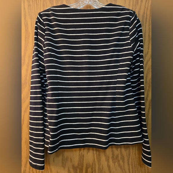 Cute black zip-up jacket with white stripes. Good condition. Size extra small. - Picture 4 of 4